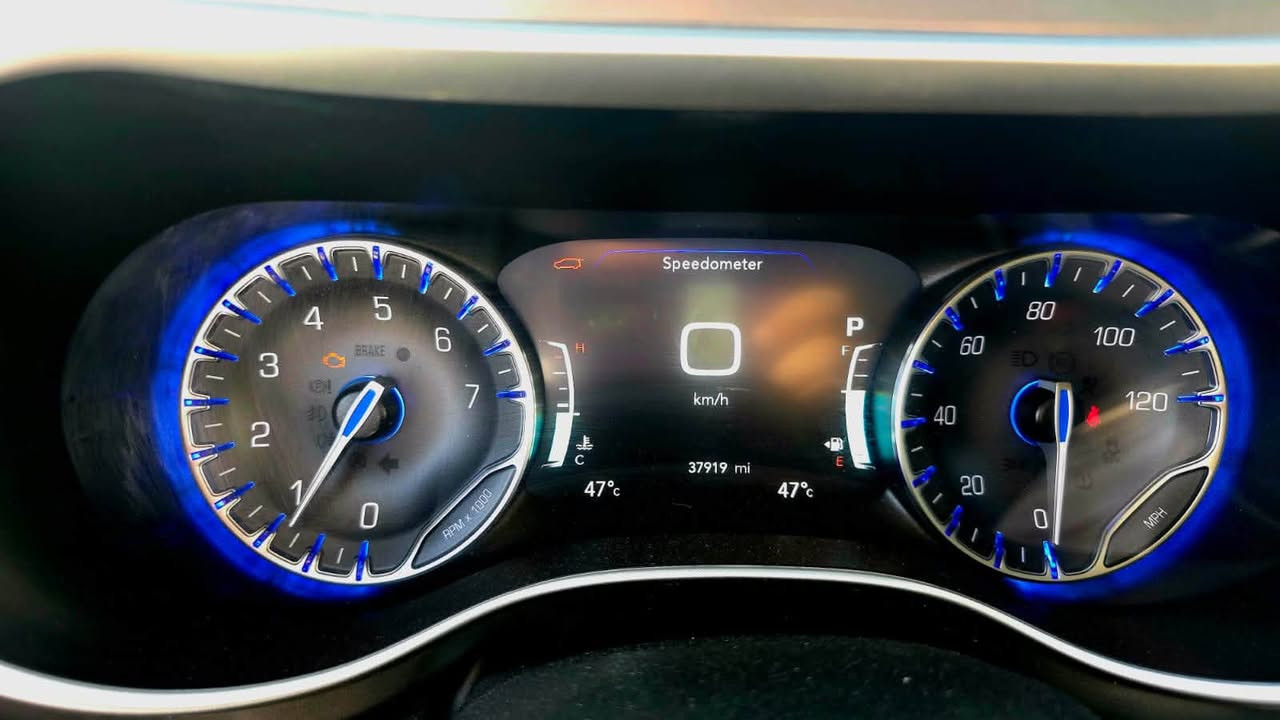 Chrysler pacifica touring L 2024 v6
كرايسلر باسفيكا تورنك ال ٢٠٢٤ 
محرك V6 سعة 3.6 لتر Pentastar
قوة 287 حصان
عزم 355 نيوتن متر
كير أوتوماتيك 9 سرعات
دفع أمامي FWD
خزان وقود 72 لتر تقريباً
صرفية وقود:
مدينة: 19 MPG
طريق سريع: 28 MPG
معدل: 22 MPG 
✅ أبواب جانبية كهربائية منزلقة
✅ باب خلفي كهربائي
✅ تشغيل عن بعد Remote Start
✅ دخول ذكي Keyless Entry
✅ تشغيل زر Start/Stop
✅ شاشة Uconnect 5 قياس 10.1 إنج
✅ Apple CarPlay
✅ Android Auto
✅ Bluetooth
✅ أوامر صوتية
✅ تحديثات OTA
✅ شاشة معلومات رقمية للسائق
✅ منفذي USB أماميين وخلفيين
✅ تكييف أوتوماتيك ثنائي المناطق
✅ تكييف خلفي مستقل
✅ مقاعد أمامية مدفأة
✅ مقعد السائق كهربائي 12 اتجاه
✅ دعم قطني كهربائي للسائق
✅ مقود مدفأ ومكسو بالجلد
✅ ستائر تخزين كثيرة داخل السيارة
الصف الثاني يختفي بالكامل بالأرضية.
الصف الثالث يختفي بالكامل بالأرضية.
تتحول السيارة تقريباً إلى فان شحن خلال دقائق.
✅ Adaptive Cruise Control
✅ Lane Keep Assist
✅ Lane Departure Warning
✅ Blind Spot Monitoring
✅ Rear Cross Traffic Alert
✅ Forward Collision Warning
✅ Automatic Emergency Braking
✅ Rear Parking Sensors
✅ كاميرا خلفية ParkView
✅ Hill Hold Assist
✅ 8 وسائد هوائية تقريباً 
السيارة ماشية ٣٧ الف ميل 
السيارة جديدة و نظيفة ما بيها اي نقص ، حادثها فقط بارد براس البنيد و الجاملغ بدون اي صبغ 
الحادث جاي على حساس الايرباكات ف طاكات رغم الحادث كلش بسيط
داخله كتاب شهداء رقم الانبار 
السعرر ٢٦٠ 
الاستفسار ***********
