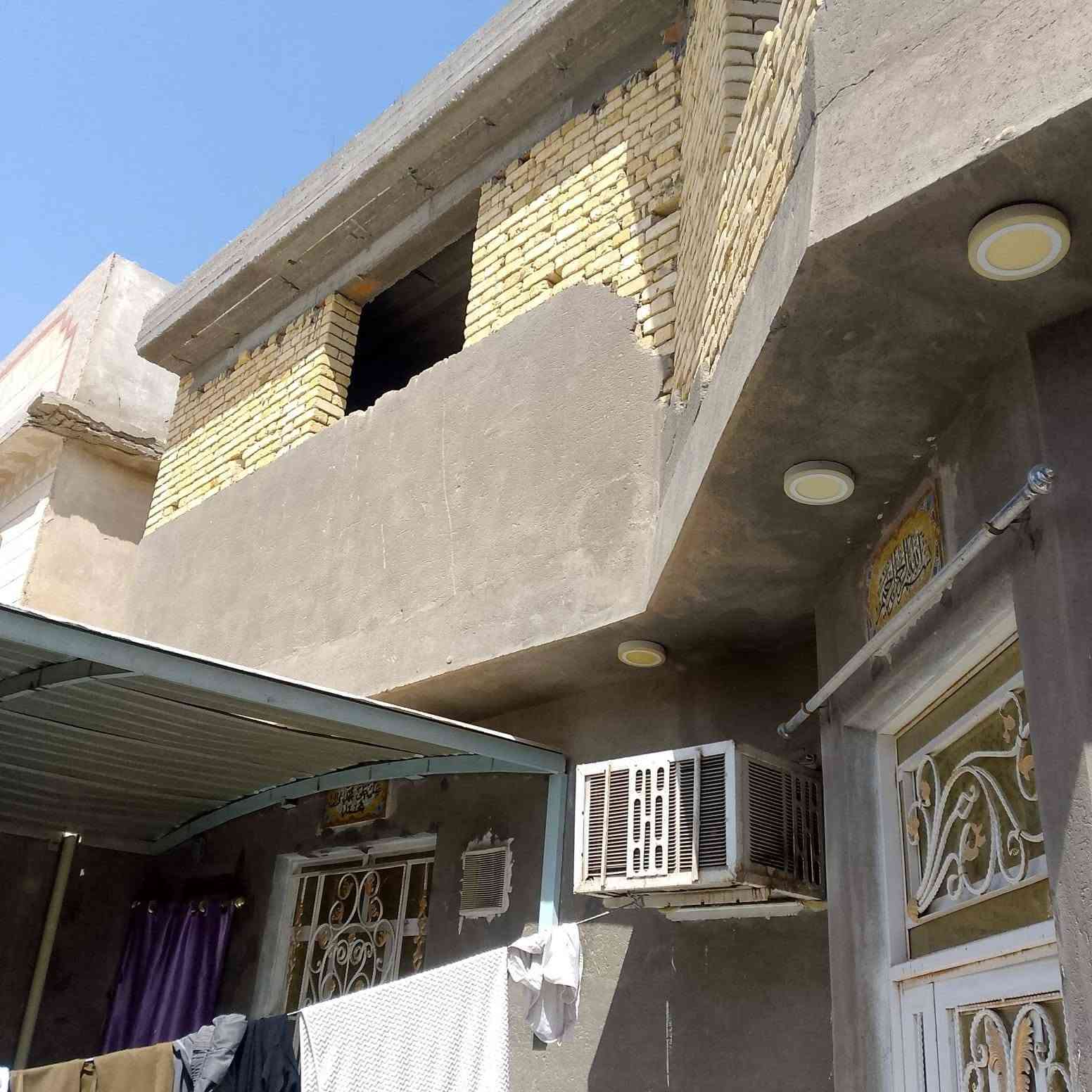 دار للبيع منطقه
7 نيسان  طابو صرف
مساحه 200 م ركن طابقين

بناء مسلح حديث
يتكون الطابق الارضي من
غرفتين + اسقبال + صاله + مطبخ + صحيات داخل وخارج + كراج
والطابق الاول
3 غرف + صاله + صحيات
لاكن عوزه لبخ
للاستفسار مراسله الصفحه
او اتصال ابو احمد
***********
***********
