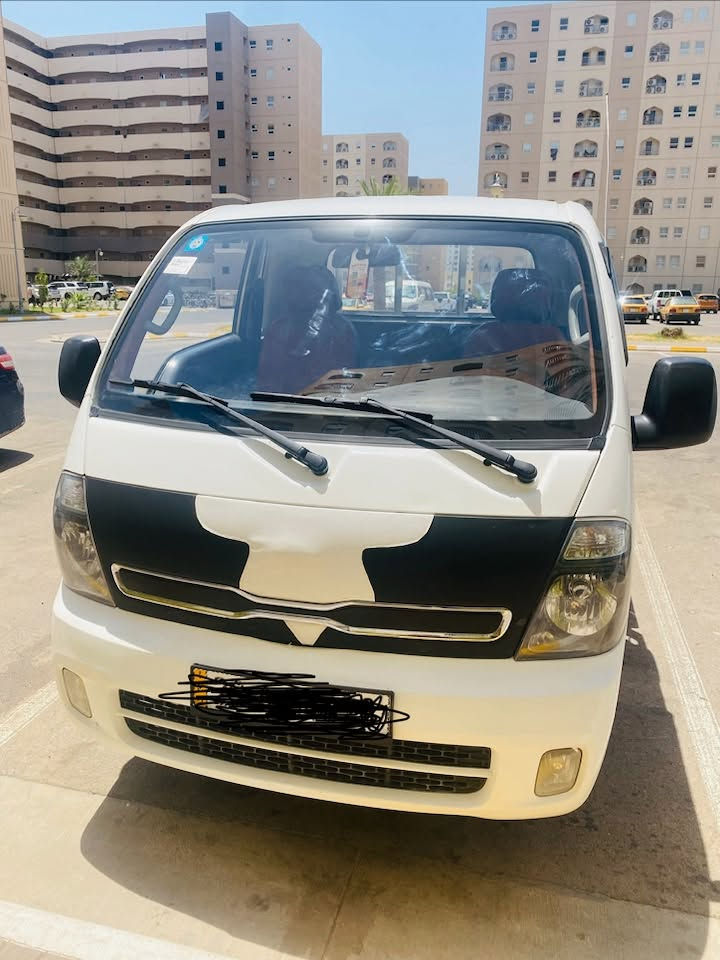 السلام عليكم 
كية حمل للبيع موديل 16نظيفه مكفوله شاصي ومحرك السعر 105وبيها مجال ***********
عنواني بغداد
