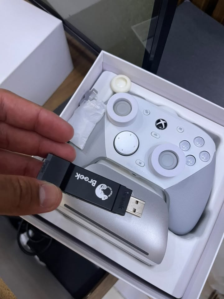 🎮 للبيع Xbox Series X – نسخة الأقراص 🔥
✨ 2023

✨ الجهاز نظيف جداً 98‎%‎

✨ استخدام قليل جدا على كد pes20. 

✨ نسخة الأقراص

✨ بدون أي مشاكل أو أعطال

✨ معاه 2 جويستك Xbox 🎮🎮

✨ تجي للبيت تفحص وتاخذ تراي بي شكد ماتريد 
وتتوكل

++يوجد توصيل 🚚 

💰 السعر: 750الف

اما باقي الاضافات يختلف السعر
بخصوص الگيم سير استخدام مرتين او تلاثة 
موجود الضمان +بطاقة الگيم باس

مراسلة خاص

***********
او اني ادخلك .
