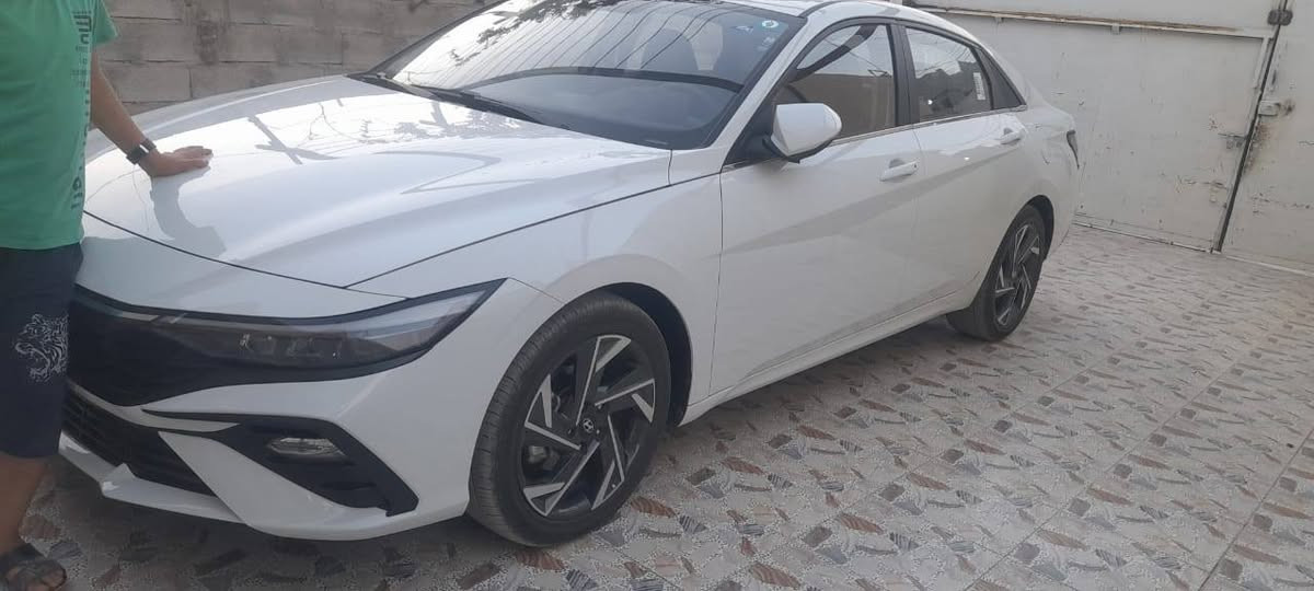 سلام عليكم لبيع انترا موديل ٢٠٢٥ بعدة زيرو السعر ١٤٥ وبه مجال بسيط لتصال رقم ***********
