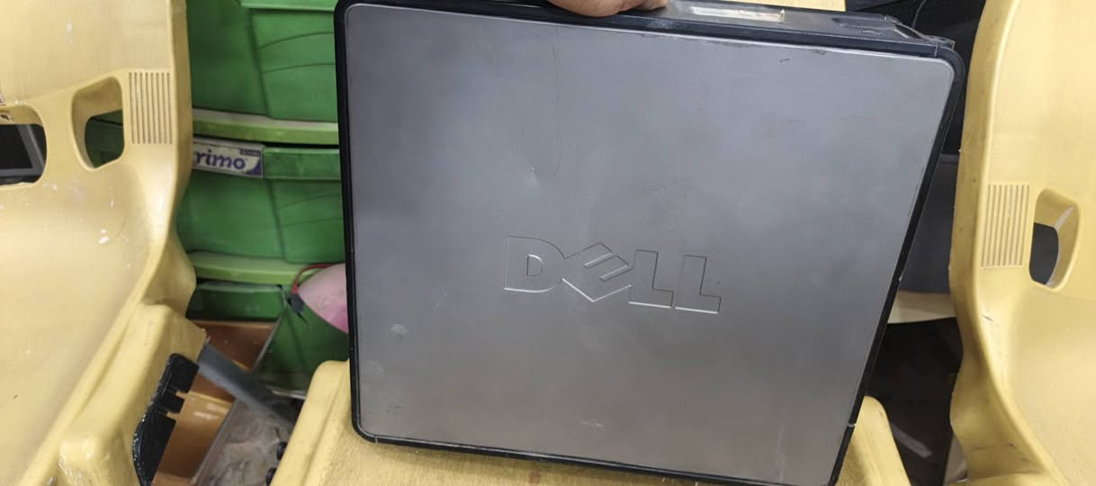 كمبيوتر مكتبي مع شاشه للبيع  مواصفاته رام 2 كيكا و هارد 128ssd باقي مواصفات  معروضه بل صورة 
بسعر 50الف فقط يوجد توصيل لجميع محافظات 
للاتصال و الاستفسار عل رقم ***********
