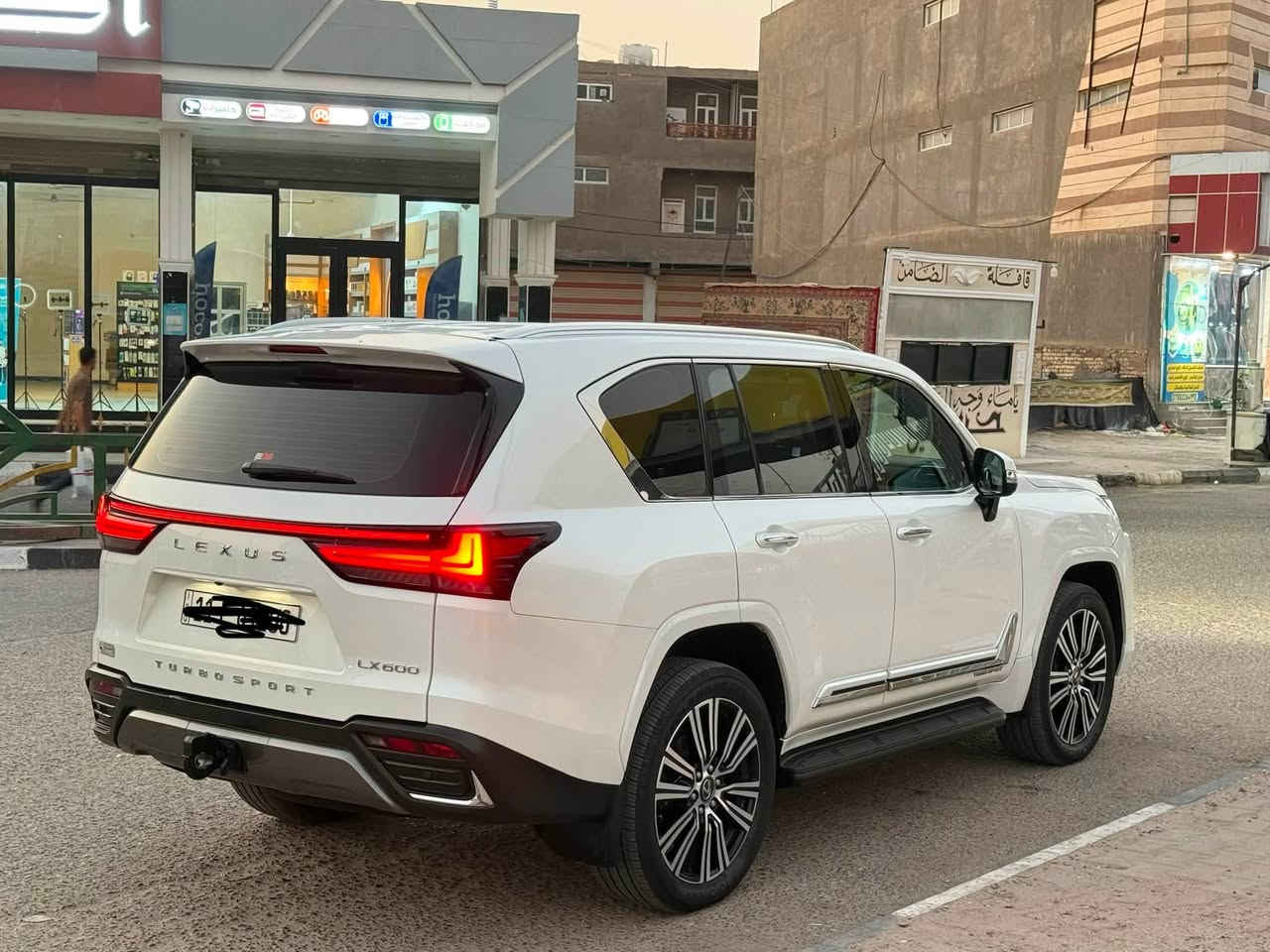 🚘 لكزس LX 2024 بلاتينيوم – Elite

🔹 الموديل: 2024
🔹 اللون: أبيض
🔹 الفئة: بلاتينيوم – Elite
🔹 العداد: 27,000 كم
🔹 الرقم: بغداد دولي
🔹 الحالة: نظيفة جداً
🔹 مكفولة كفالة عامة
🔹 فول مواصفات / أعلى فئة

✨ مواصفات وتجهيزات فخمة:
• جلد فاخر
• كراسي كهربائية مع ذاكرة
• تدفئة وتبريد المقاعد
• كراسي خلفية كهربائية
• فتحة سقف
• باب خلفي كهربائي
• بصمة وتشغيل ذكي
• كاميرا 360°
• حساسات أمامية وخلفية
• رادار أمامي
• مراقبة النقطة العمياء
• شاشة ونظام ملاحة
• Head-Up Display
• مقود كهربائي مع تدفئة
• تشغيل عن بُعد
• نظام تعليق هوائي
• إضاءة LED
• 12 وسادة هوائية
• مواصفات خليجية
• السيارة بحالة ممتازة
• ⁠المكان السماوه المركز المدينه 
• ⁠علما بيع مستعجل مستعجل 
• ⁠للاستفسار ***********
