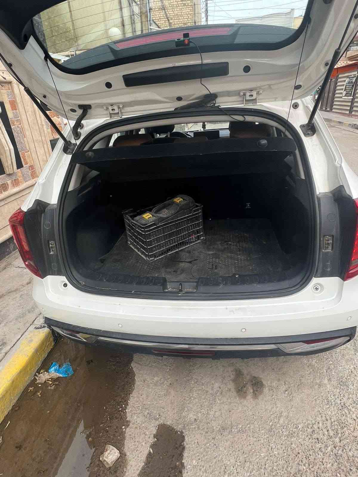 سلام عليكم
هافال جوليان موديل 23 فول موصفات
داخل لون بيجي 
بعدها بل ضمان بنهاية السنه يخلص الضمان مالته
السيارة ماشية 27ونص وقابل للزيادة
موصفات السيارة
تبريد قطعتين
تدفئة كشنات
نظام تثبيت السرعة وقيادة شبه ذاتيه
كامرات 360 درجة
تبريد قطعتين خلفي امامي والامامي منفصل يعني تكدر تشغل الك تبريد والي بصفك تشغل اله تدفئة
كشنات جلد
فتحه سقف
حساسات اطارات
بصمة دخول وبصمه تشغيل
مري شفط
حساسات 360 درجة
لايتات عدسة ابيض
اوتو هولد
ابلكاربلي اندرويد اوتو
السيارة سونرها موضح بل صور
ملاحظة الباب ليس مبدل بلادي مال شركة بس لان الباب مفتوحة علمود تتعدل بين بل سونار انو مبدل اما الباقي كلة على الضمان كير مكينة
والسيارة خير من الله والجوليان معروفة
السعر 21 مليون وبيها مجال للشراي
مكاني بغداد حرية
***********
***********

نص مكتوب في الصور:
- HONOR X9b
- 108MP Ultra-Sensing Camera