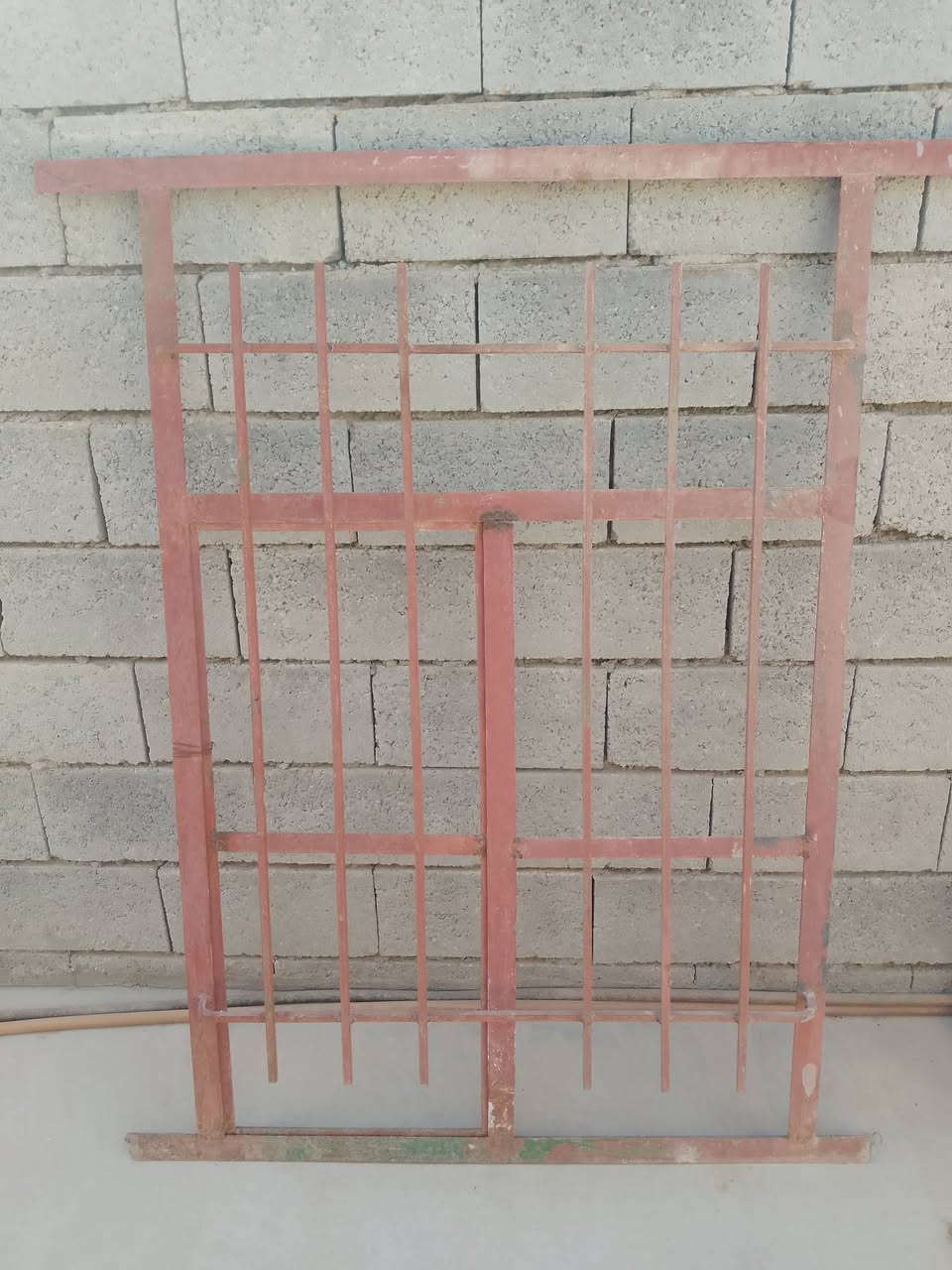 متاح ثلاث شبابيك حديد زاوية درجة اولى قياسهن متر ونص ب متر ونص والثالث قياسة متر ونص ب متر 
سعر الكل 
225 الف 
للتواصل ***********
