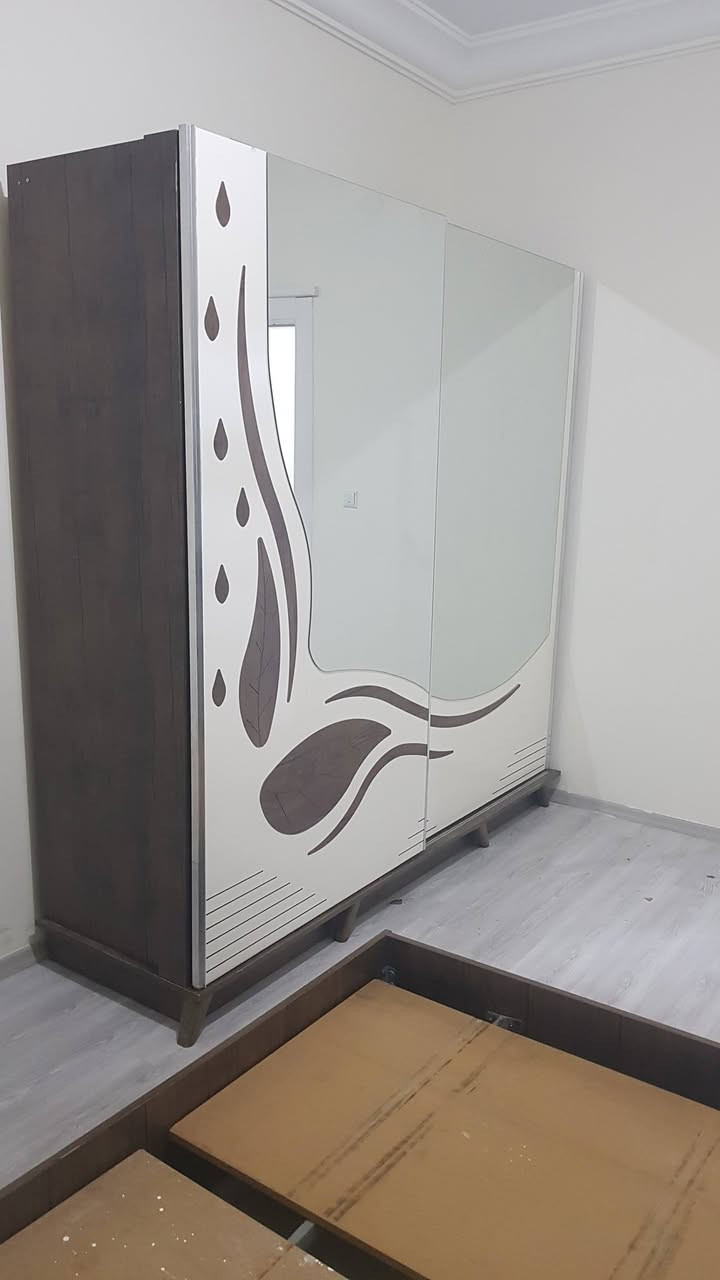 للبيع المستعجل غرفة نوم ٥ قطع
٢٠٠ الف متواجد اربيل 
للتواصل ***********

