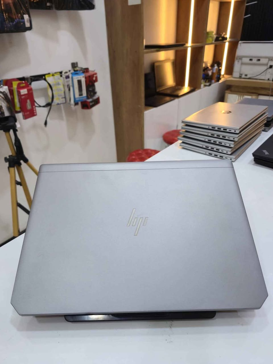 HP ZBook 15 G5 – Mobile     Workstation
المعالج: Intel Core i7-8850H – الجيل الثامن
‏ 12 خيط معالجة – أداء قوي للبرامج الثقيلة وتعدد المهام
‏ كرت الشاشة خارجي: NVIDIA Quadro p2000 – 4GB GDDR5
 كرت شاشة داخلي :intel مدمج_16GB 
‏ الرام: 32GB RAm
‏ التخزين: 256 SSD
 التخزين:1 تيرة hdd
‏ الشاشة: 15.6 إنج FHD 
‏ البطارية: 90 واط
 كيبورد ضوئي عربي انكليزي
‏ مناسب جداً لـ:  AutoCAD وSolidWorks
‏ الهندسة والتصميم ثلاثي الأبعاد
‏ Photoshop وPremiere
‏ برامج المونتاج والجرافيك
‏ الأعمال المكتبية والدراسة
‏ والالعاب 
‏ ZBook = فئة Workstation احترافية مصممة للأعمال الهندسية والتصميمية والأداء المستقر.
السعر 450
***********

‏ . الفلوجة, الأنبار
