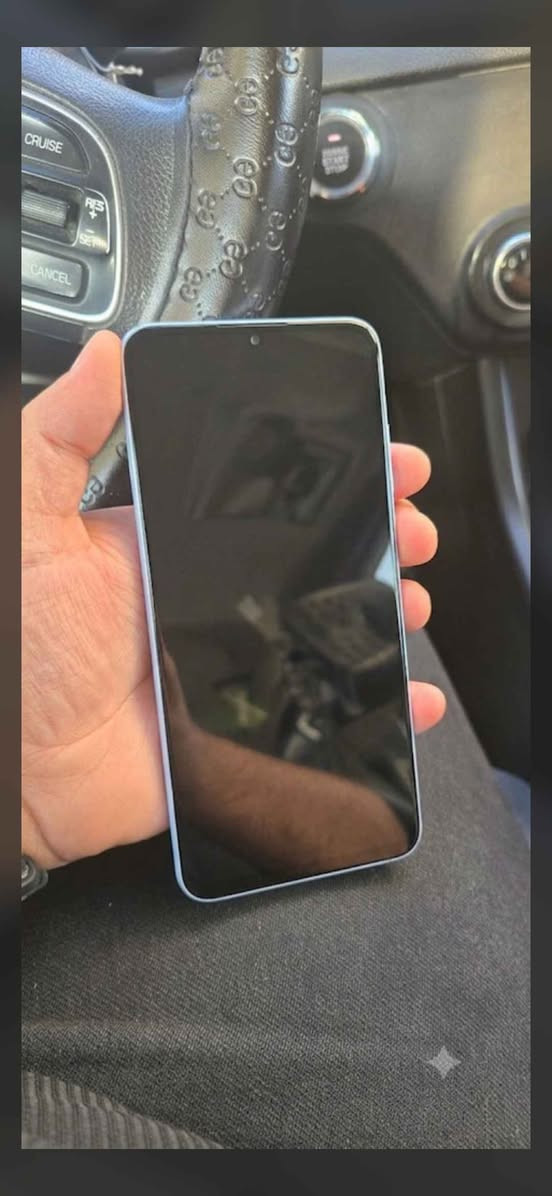 للبيع هاتف Samsung Galaxy A04e، الجهاز نظيف جداً ومكفول من أي خلل مصنعي.
​📌 المواصفات:
​الموديل: Galaxy A04e
​الذاكرة الداخلية: 32 جيجابايت (ويدعم كارت ميموري).
​الرام: [  3 جيجا] + يدعم ميزة زيادة الرام افتراضياً (RAM Plus).
​البطارية: 5000 مللي أمبير (تدوم طويلاً).
​الشاشة: 6.5 بوصة HD+.
​💰 السعر: 75,000 دينار عراقي (قفل).
​المكان: [بغداد حي الجهاد]
للتواصل: [***********] بغداد, العراق
