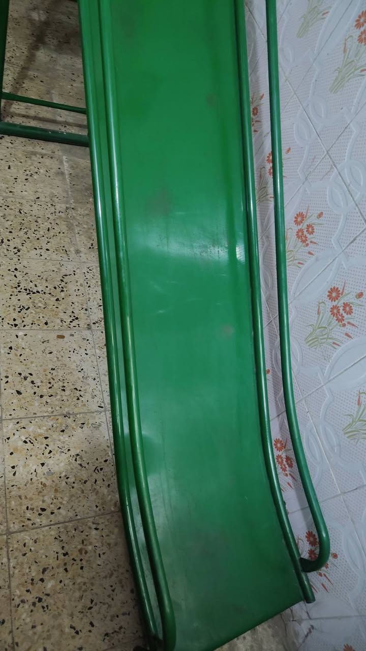 زحليكه اللبيع وبيه مرجوحه والله مكان ماعندي اريد اشيل وجديده قبل شهر ماخذه السعر 180 وبيه مجال ***********واتساب
