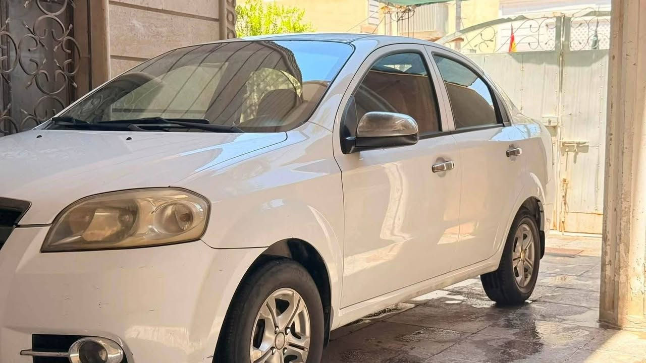 السلام عليكم 
افيو للبيع ٢٠١١ خليجي الشركة العامة محرك مفتوح كير عادي
كير ومكينه جدد خير من الله ترايك وين ما تريد 
سياره كفاله عامه 
بيه تلحيضات مشر عليه بل صوره 
كهربائيات كلها شغالة
تبريد ثلج 
رقم بصره الجديد 
تحويل ثاني يوم 
مكان السياره البصره 
سعر 62وبيها مجال حگ الجية 
***********
