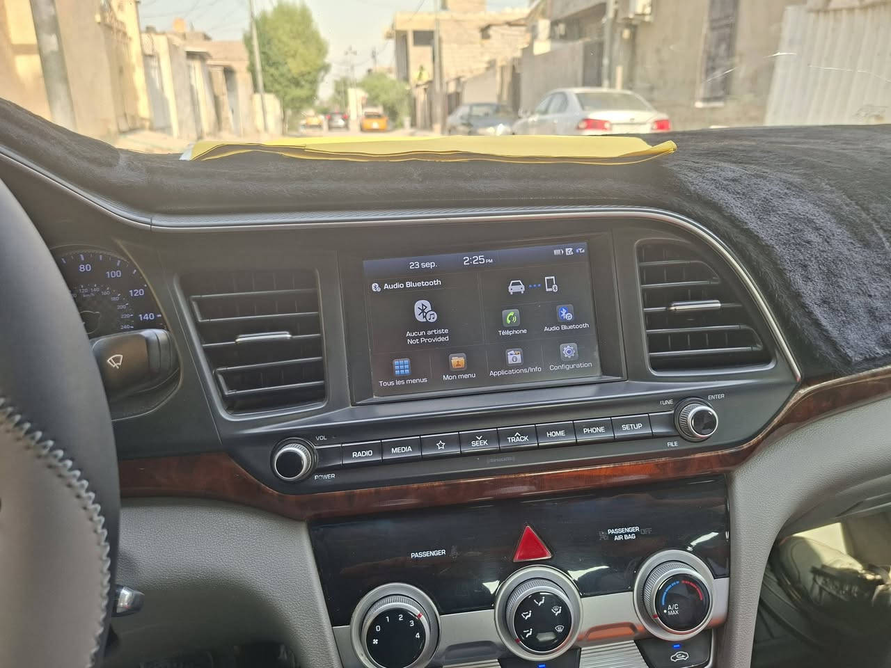 سلام عليكم
انتره وارد امريكي شكل الخليجي داخل صاج 
ابيع صفحه كامله جهت السايق 
من امريكه 
وباقي السياره كفاله دواخل كفاله
شاصي كفاله 
الغود كفاله 
تكم كفاله 
براكيتات كفاله 
حدثه صفحه بدون دواخل بمريكه بس وباقي السياره كفاله 
رقم بغداد مداور ثاني يوم 
السعر 115وبيه مجال 
المكان كربلاء 
الرقم ***********
