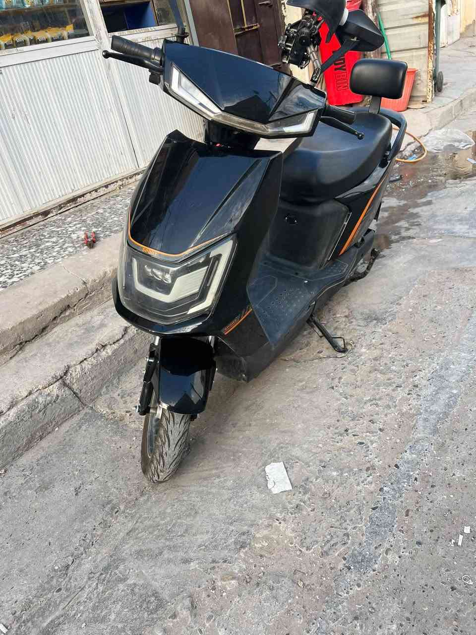 السلام عليكم دراجه شحن اخت الجديده ٢٠٢٦ مكاتبه موجوده العقل مالته عطلان  دراجه  مستخدمه اقل الشهر فقط السعر
٣٥٠ وبيه مجال بسيط العنوان الشعب الجزائر للتواصل ***********
