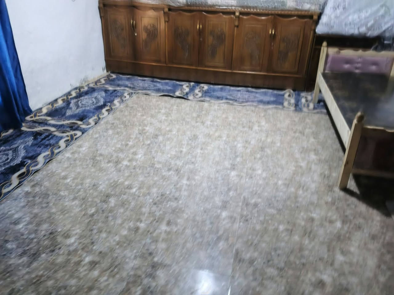 🏠 بيت طابو صرف للبيع

📍 حي الزهراء – 7 نيسان
شارع 12م 
📐 المساحة: 300م²
🧱 البيت بناء عكادة، قديم ومترمم بالكامل العام الماضي، والديوانية بنيان جديد.

يتكون من:
▫️ 3 غرف نوم
▫️ صالة كبيرة
▫️ ديوانية جديدة
▫️ صحيات رجال ونساء
▫️ مطبخين
▫️ الصالة مسقفة

📌 طابو صرف
للاستفسار والتفاصيل خاص ***********
