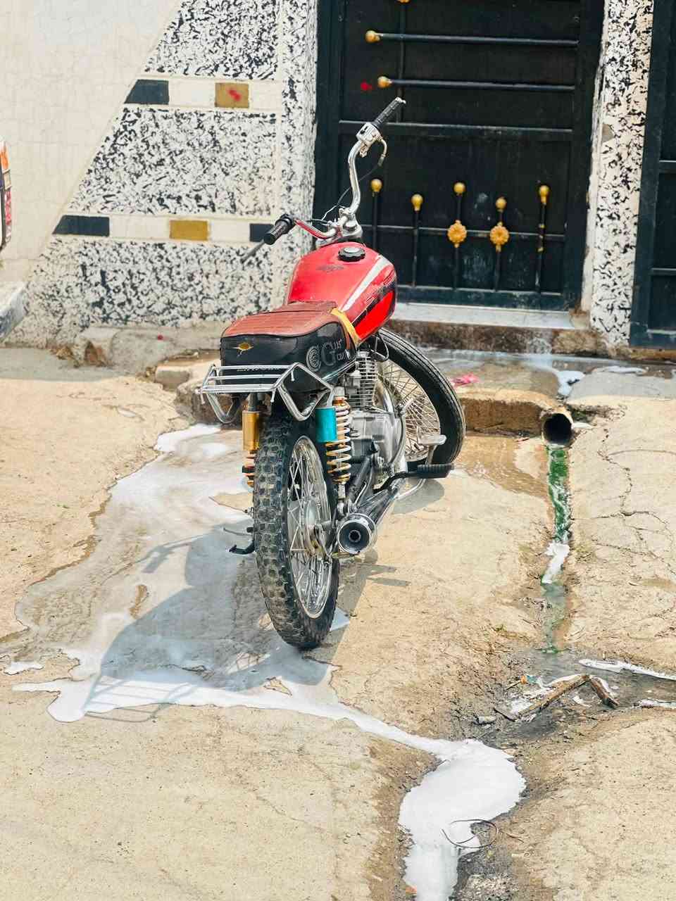 دراجه لل بيع الي يريده بخدمته موديل 18 اتصل ع رقم ***********
