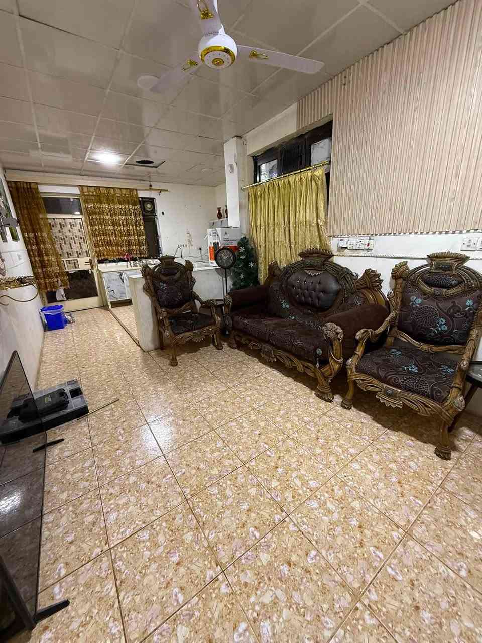 📍 البياع
قريب: ابن سينا والمستنصرية (5 د مشي)
والفراهيدي (10 د مشي)
🏠 شقة مؤثثة بالكامل
غرفتين + صالة + مطبخ + حمام
✨ شامل كهرباء 
👩‍🎓 السكن: كل بنتين بغرفة
💰 الإيجار: 250 ألف للنفر
📞 للتواصل: ***********
