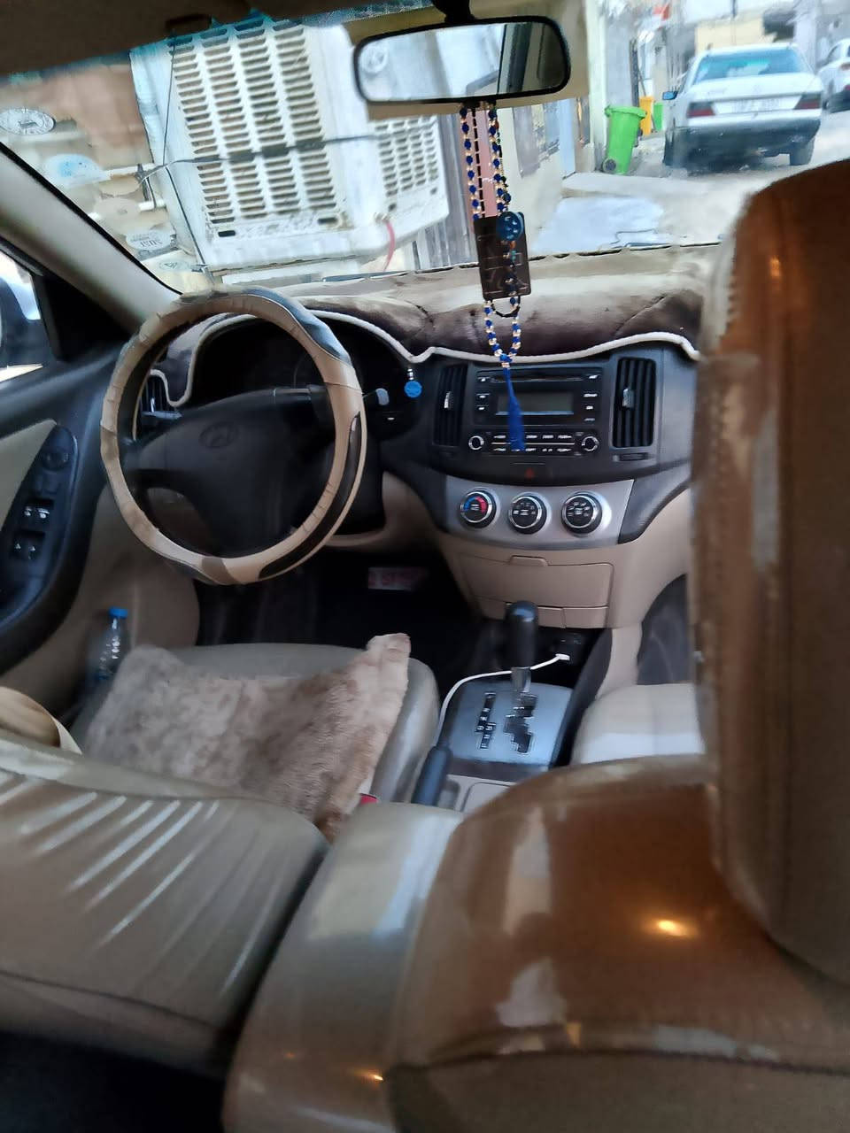 السلام عليكم بيع مستعجل بسبب ضرف النترا خليجي ٢٠١١ابيض رقم الماني نظيفه وجاهزه بيها سونار فقط قطعه وحده تبديل الجاملغ الامامي ب٩٨ وبيها مجال مكانها نجف الاتصال على الرقم ***********
