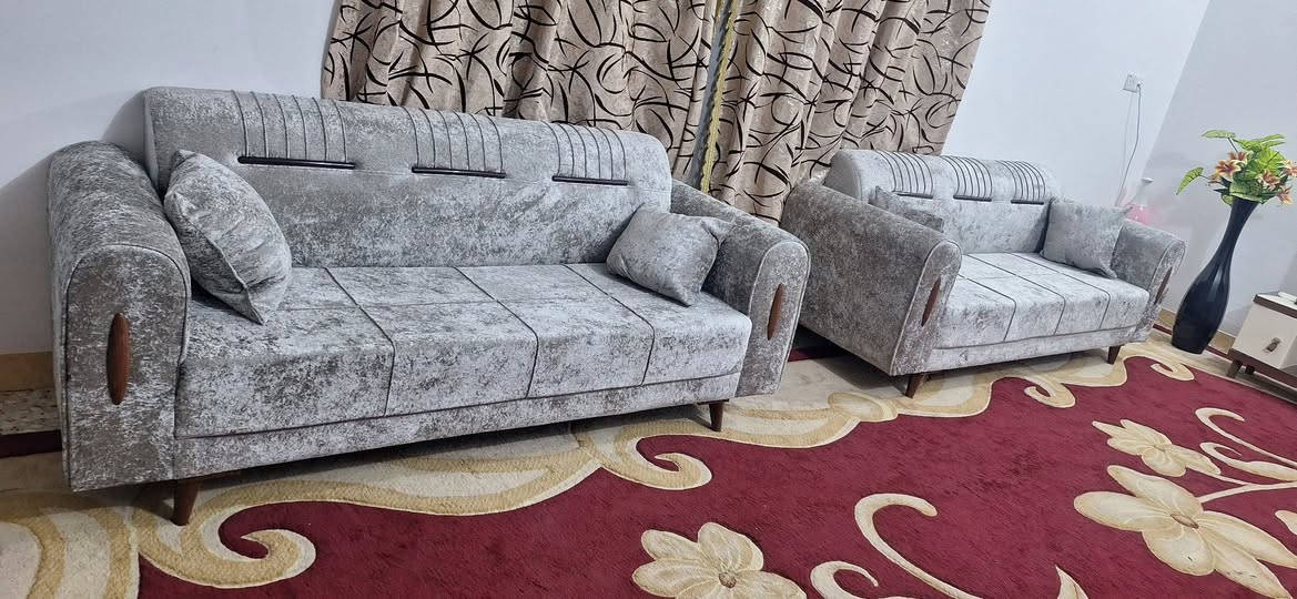 السلام عليكم تخم +قنفه ثلاثيه للبيع جديد السعر ٦٠٠الف
***********
