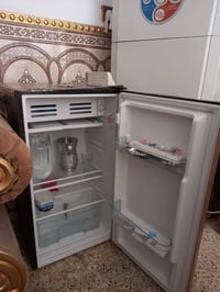 ثلاجه البيع  مكان العبيدي   سعر 140  07725477994