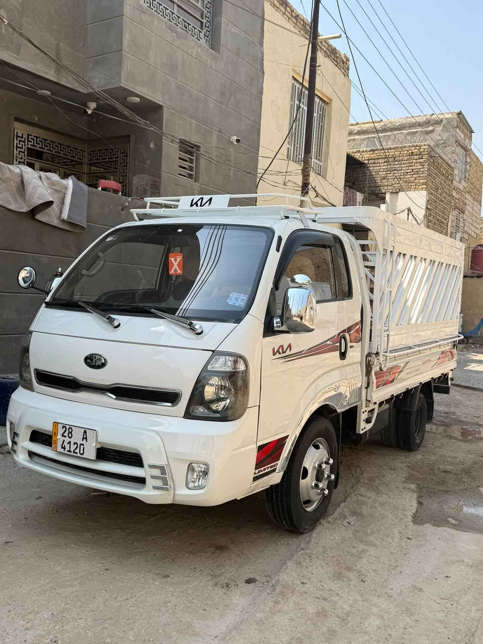 السلام عليكم اخوان عدنه سيارتنه هاي للبيع فقط فحل موديل 2013 رقم نجف انكليزي سنويه الى 2031 محرك 4000مابي لابخار ولاتنقيص كير مكفول حداديه صدر سياره جاهزه للعمل
بيها طخه صغيره كلش بلبنيد وكذالك بيها طخه بلهلال مال باب العبري شاصي ورقم شاصي مكفول قماره مكفوله من تبديل تكم مكفوله من ضربه  الي تفيده يتصل ع رقم اخوي  
ملاحظه تبريد سياره عاطل
السعر 108 ومجال قليل 
المكان حله مركز المدينه
***********
