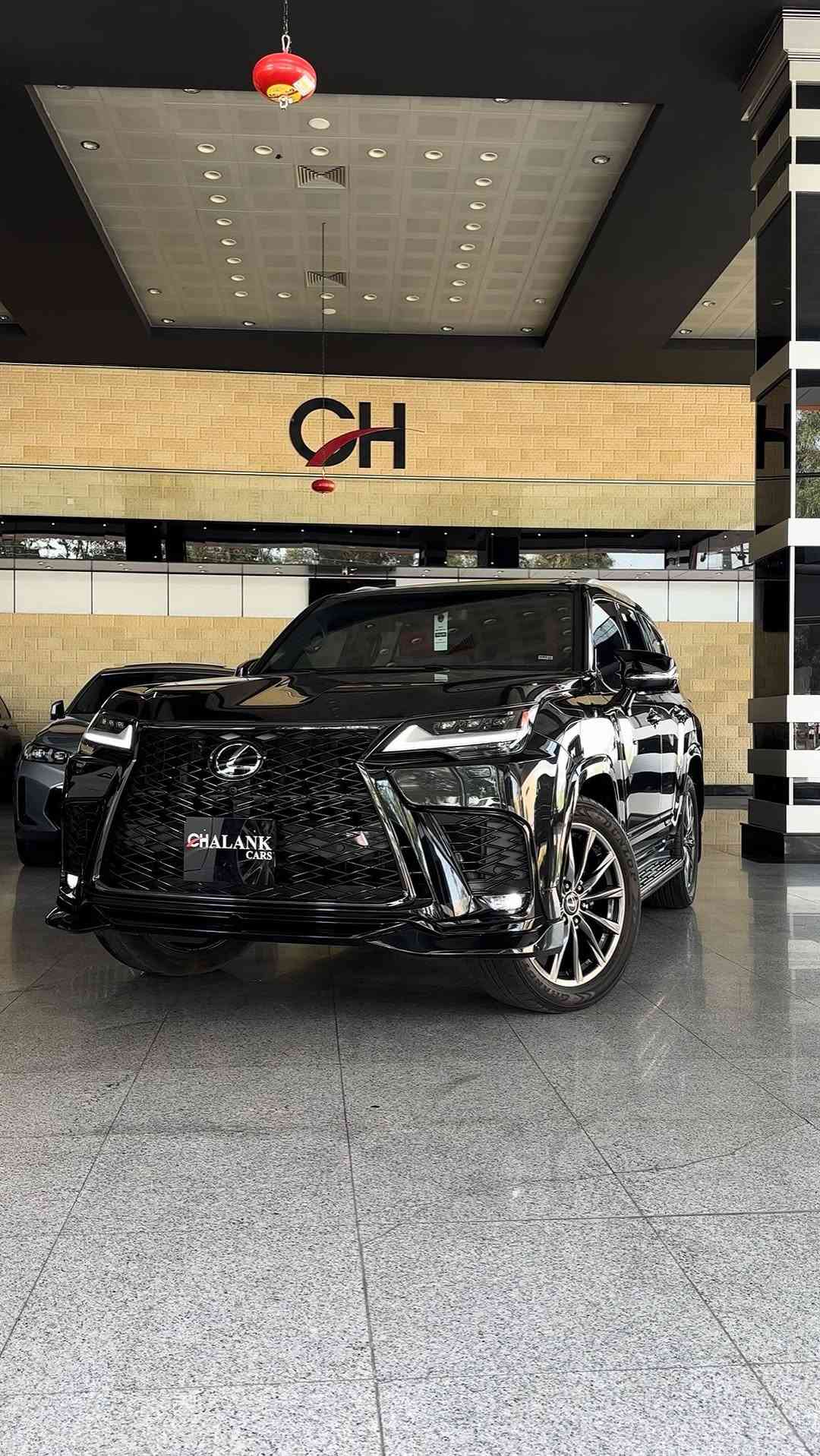 Lexus LX600 F Sport F1

السنة: 2024
الممشى: 29,000 كم
الحالة: ضمان شركة SAS
الموقع: دهوك

المحرك ونظام الدفع:

* محرك V6 سعة 3.4 لتر Twin-Turbo
* القوة: 409 حصان
* العزم: 650 نيوتن متر
* ناقل حركة أوتوماتيك 10 سرعات
* نظام دفع 4WD

المواصفات:

* فئة F Sport F1
* شاشة وسطية كبيرة
* شاشة معلومات للسائق
* Apple CarPlay + Android Auto
* كاميرات 360°
* حساسات أمامية وخلفية
* رادار أمامي
* مقاعد جلد رياضية
* مقاعد أمامية كهربائية مع ذاكرة
* تدفئة وتبريد المقاعد
* فتحة سقف بانوراما
* نظام صوت Mark Levinson
* دخول وتشغيل ذكي
* إضاءة داخلية Ambient Lighting
* Head-Up Display
* أنظمة أمان ومساعدة السائق
* مصابيح LED
* جنوط F Sport

📞 ***********
شركة جلنك وليد صبري – دهوك

#Chalank_cars_duhok
