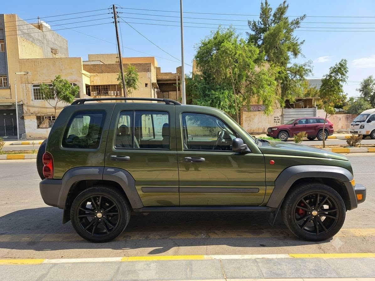 جيب لبرتي موديل 2007 بدون صبغ بدون تبديل رقم بغداد  بسمي تبريد غرفه جديده محرك 3700 محرك بي خيط بخار بيها  السياره كلش حلوه سعرها 80 ورقه وبيها مجال مكاني الناصريه الحبوبي
***********
