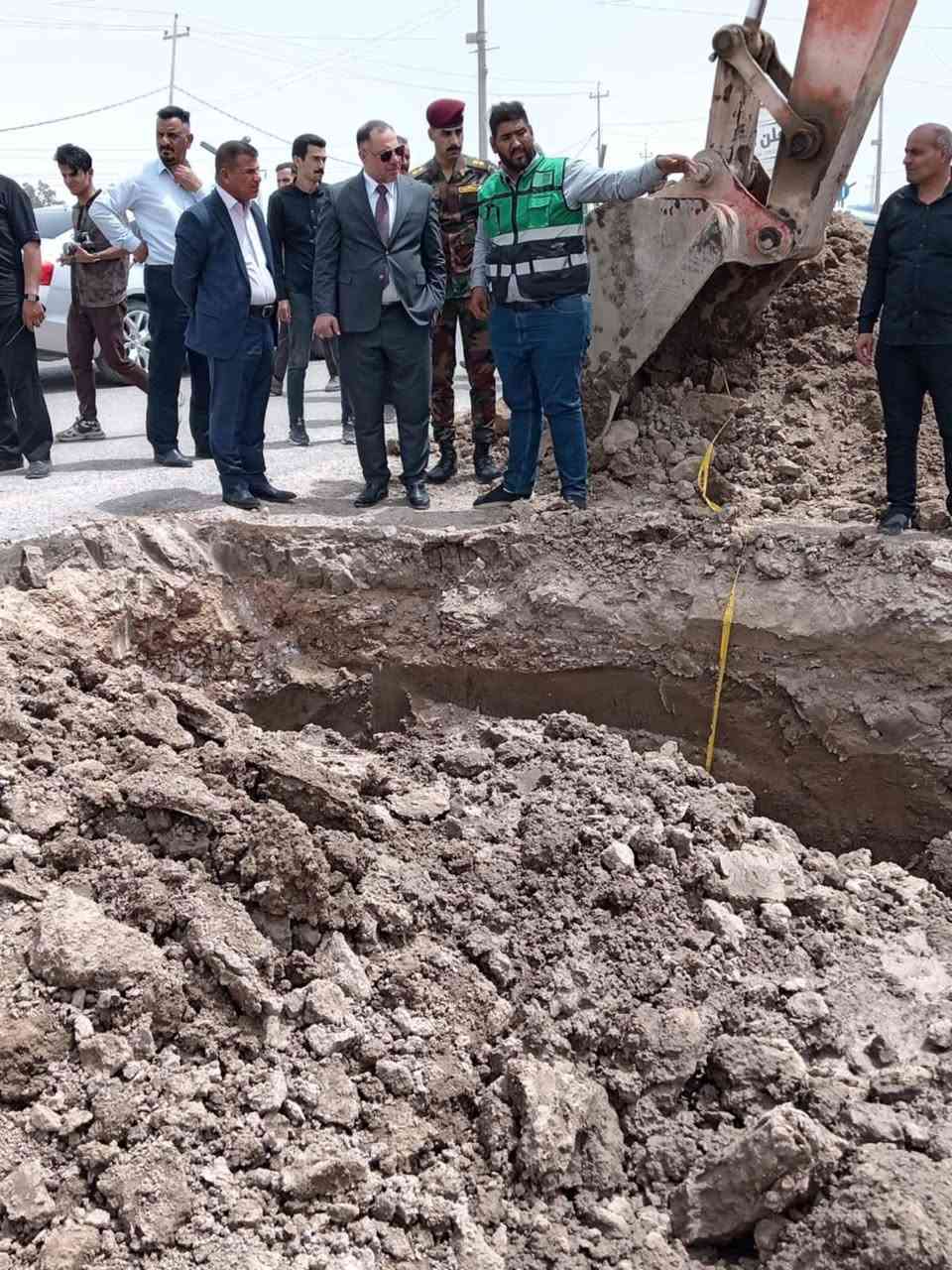 حفر الابار الرتوازيه وتجفيف المنهولات وتعبيرات الشارع جميع محافظات العراق دقه بلعمل ونجاز بسرعه الاستفسار ***********/ ***********
