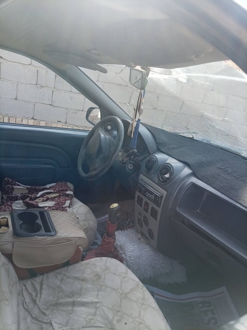 السلام عليكم
سياره رينو لوكان ٢٠٠٩
مكينه جديده حاويه وكير شرط وحداديه ٧٥ ٪
السعر ٢٠ وبيها مجال بسيط
***********
ابيع كوم حديد
