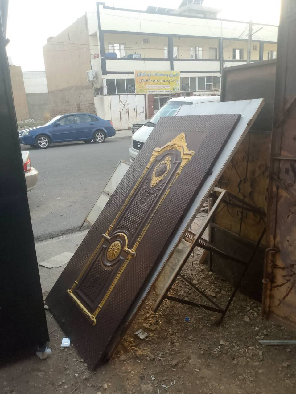 بيع شراء جميع انواع بيبان والشبابيك مستعمله وجديد باسعار تنافسيه وبلاستيك عنوان طريق مستشفى العام قرب جيش شعبي اي استفسار ***********
