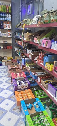 دولعي • محل للبيع • ركن شارع عام