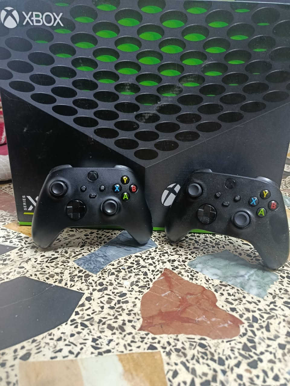 Xbox series X 1T
جهاز ويا يدتين اصليات غراضة كاملة يجي ويا كارتونه وكيبلات مالتهة الاصليات لوك ستيكر الجهاز واليدات على الفحص تجي تفحص وتلعب يلا تاخذه
مكاني بغداد شارع فلسطين.

*عندي UPS اون لاين اشتريته قبل شهر وصل الشراء موجود 1000 Kv يشغل الجهاز وشاشة حجم 55 نص ساعة كاملة بدون اي قطع او فصلة او انطفاء وايضا على الفحص الي حاب ياخذه ويا الجهاز سعر وحده 150 الف قفلة.
***********
سعر الجهاز 775 قفلة

