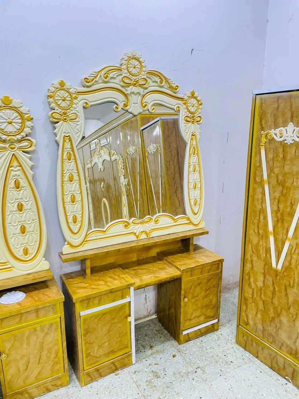 سلام عليكم غرفه صاج تصميم تركي كامله اي ضرر مابيها بسعر 400 يوجود توصيل داخل بغداد عنوان مدينه هاذ رقمي *********** بي واتساب
