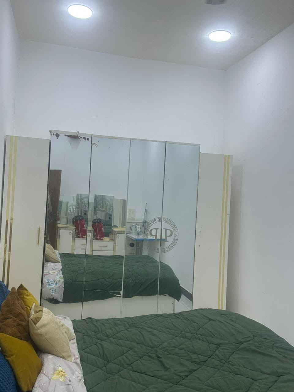غرفه نوم للبيع مستعجل ع بيعتها قفل ب 150 بدون دوشك عنواني المعقل خلف جامعة شط العرب للتواصل ***********
