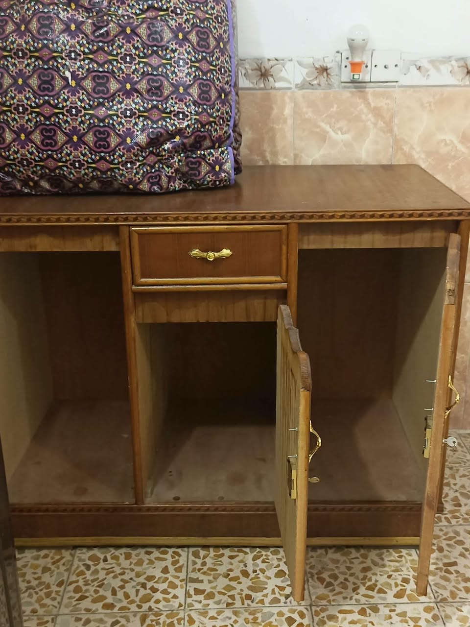بوفية • جديدة • نضيفة