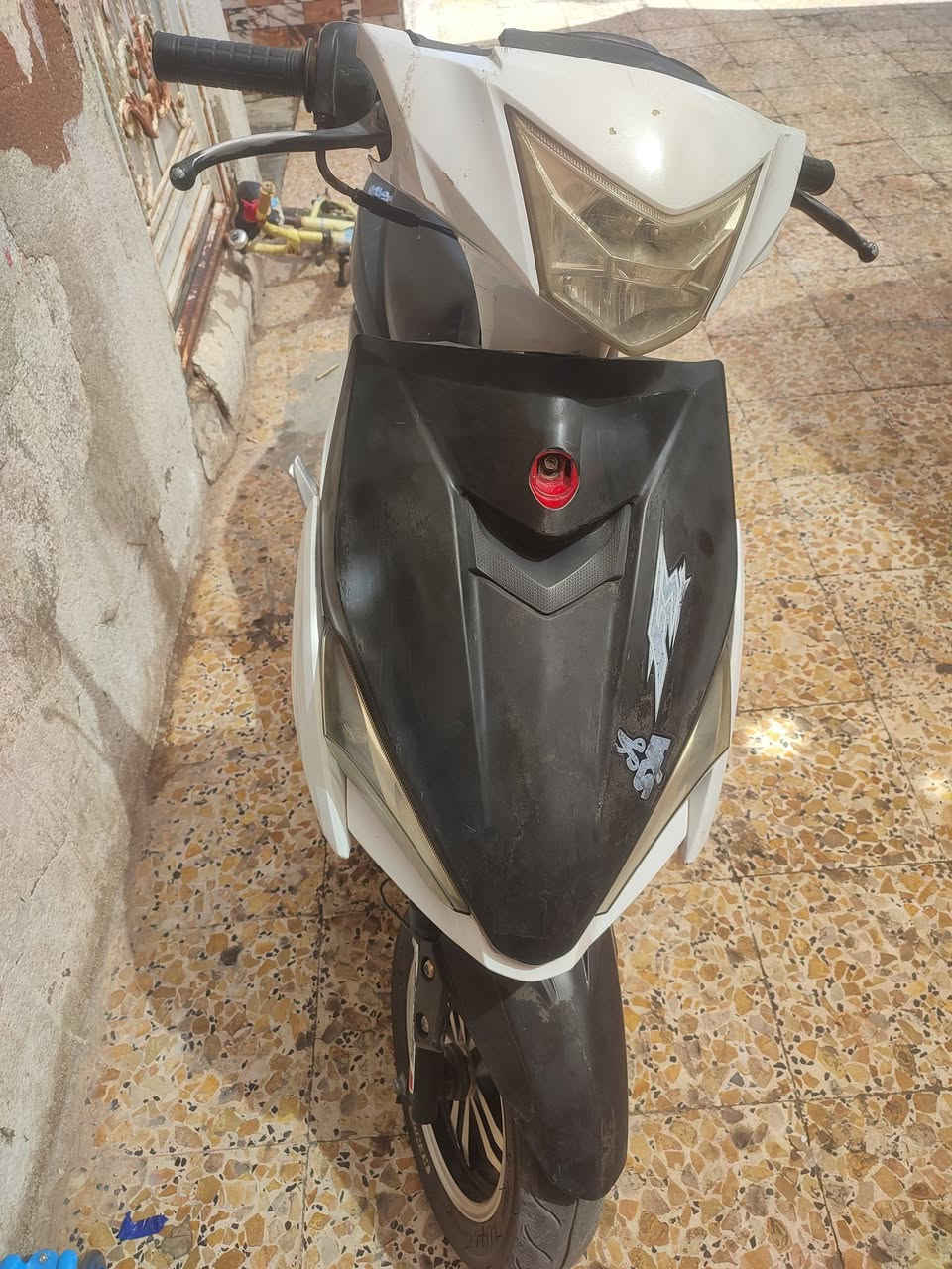 افس للبيع جاهزه سعرهه ٢٠٠ وبيهه مجال بكان المجر الكبير ***********

