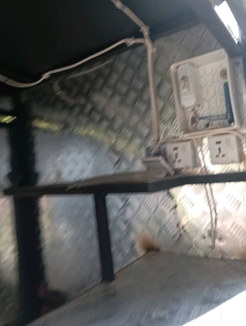 ستوته مطعم متنقل موديل 2019 رقم وسنويه كامله
المطعم يحتوي على حماية خمس بلانكات غاز وعينين طباخيه ومجهزه من الاناره 
العنوان سبع ابكار قرب افران جوهره لبنان التفاصيل *********** واتس فقط
