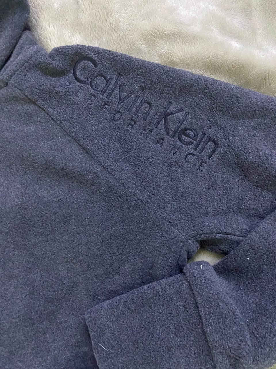 calvin klein 🔥🔥  قمصلة ماركة
مكتوب S تلبس M الوزن 55-60
‎السعر 10 للطلب خاص او اواتساب ***********
