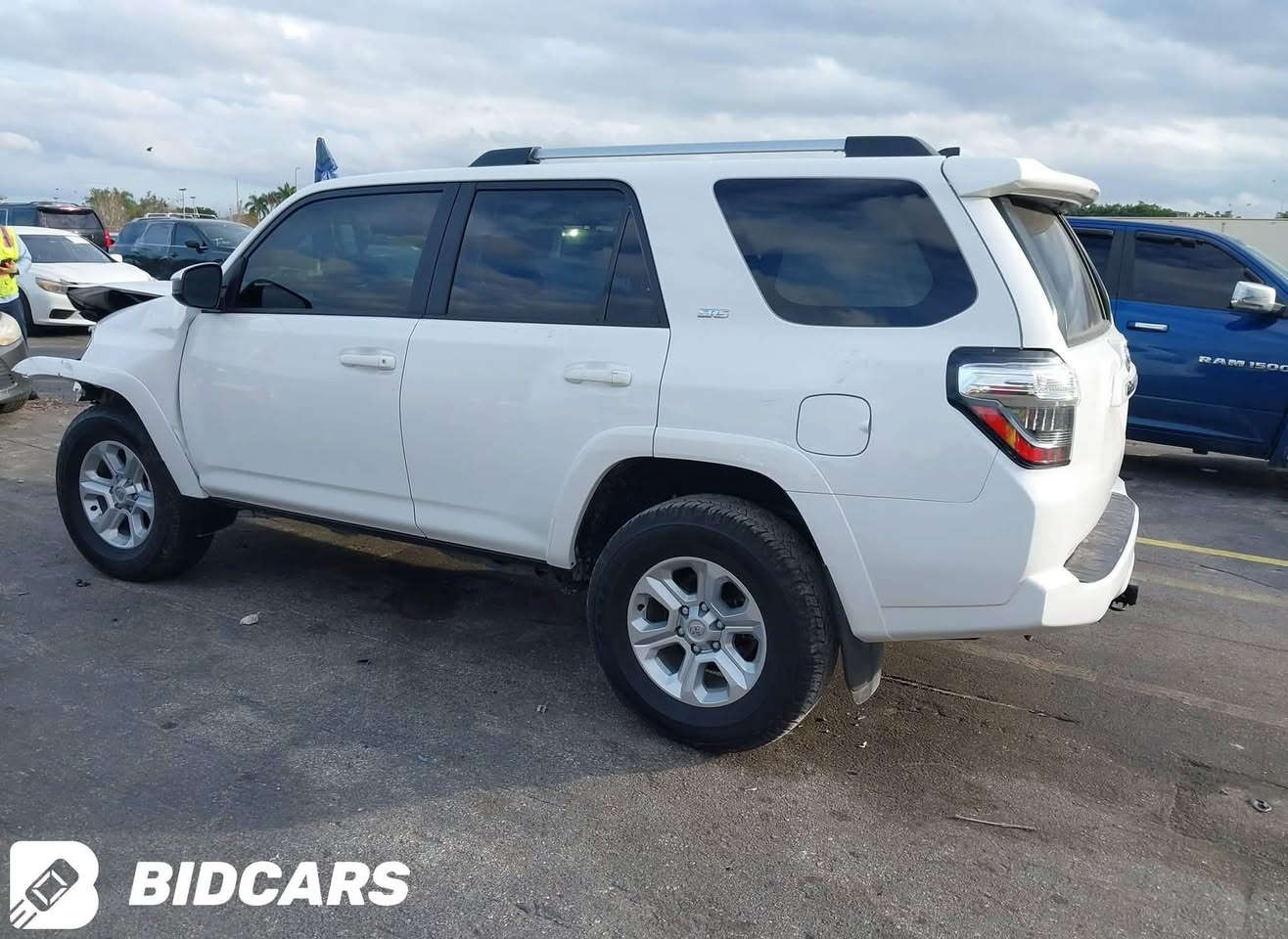 TOYOTA  4RUNNER   2023SR5 
~ تويوتا 4 رنر  
~ وارد أمريكا  
~ موديل 2023
~ محرك 6 سلندر  / V6 
~ مواصفات SR5 
~ شاشة كبير  
~ كاميرا 
~حساسات خلفيه 
~تبريد ثلج 
~ كشن جلدة كهربائية 
~ ويل كب 
~ حجم تايرات ١٧
~ 5راكب 
~ ماشيه 55 الف كيلو 
~ إيرباگات راجع  سستم 
~ طاولة خلفيه للسفرات
~حادث مثل ما تشوفون بالصور 
السياره بيها قطعة  ونص صبغ يعني جاملغ و نص البنيد 
سياره بيها اضافات تغليف دشبول وستيرن ترفيع فخامه 
السياره بيها منظومة غاز متكامله مشدوده بورشة رسميه مع الكارت يعني اقتصاديه 
السعر 26000
العنوان بغداد الجديده خلف مجمع الزهور السكني 
وأي معلومات رقمي واتس أب ***********

