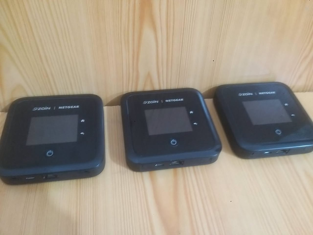 راوترات نتكير   m5  للبيع

5G

+4G
Wi fi 6
مفتوح لجميع ألشبكات 
أسيا __زين __كورك 

كات  22

يدمج ترددات تلقائي 

2.4 GHZ    //  5 GHZ        يبث بترددين 

منفذين للأنتنا الخارجية  Ts9 
منفذ لان  1 كيكا 

ملحقات الراوتر   بطاريه + محوله نتكير  +زوج انتنا Ts9 

ألسعر    190  ألف 

متوفر توصيل لكل محافظات ألعراق 

واتساب   ***********
