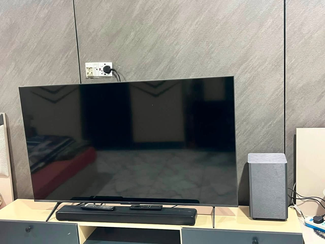 السلام عليكم 
للبيع مع ضمان 3 شهور (لا يشمل الكهرباء)
تلفزيون tcl c6ks حجم 55 
4k 60hz
2k 120hz
mini led
يدعم دولبي اتموس و دولبي فيجن و hdr+
وياه سستم صوت من tcl ساوند بار و سبوفر
اثنينهن ب 850 و بيهن مجال 
مكاني بغداد الغزالية ***********
