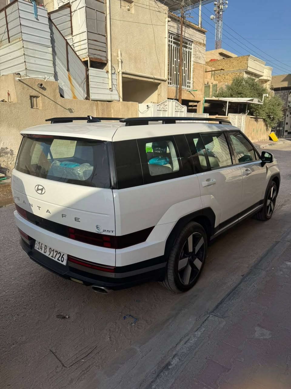 السيارة هيونداي سنتافي موديل ٢٠٢٥ فول مواصفات ٤ سلندر محرك ٢.٥ تيربو ماشيه ٦٧٠٨ كيلو متر البدي والكشنات مغلفه بالكامل مكفوله عدا كم شخط بالباب الخلفي عكس السايق السعر ٤٠ مليون وبيها مجال قليل***********
