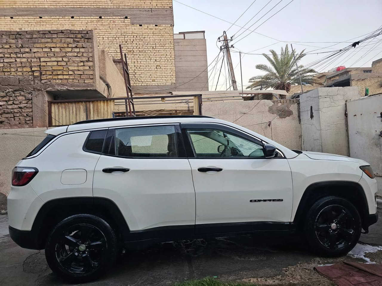 سلام عليكم سياره جيب كومبارس موديل 19 حادث جاملغ وشويه من البنيد سياره جاهزه نقوصات درام شفت ليمن بي طكه وسامه مكسوره وشاشه محتركه وتبريد بس لضهر مينهض ماعرف شبي وسياره بسمي رقم اربيل تحويل ممباشر بكان لسياره بغداد الورفلي مدينة الصدر وهاذ لرقم *********** وبي واتساب
