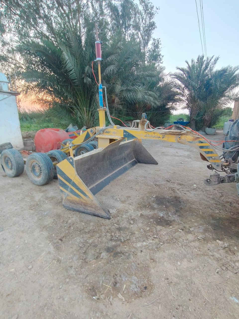 السلام عليكم  تركتر فوركسن حجم ١٤٠ للبيع عنوان عماره 📍
أنا مكلف بل نشر 
المكينه كير + محرك شرط 
المكينه ورها ليزر اتريد الريزر او بدون ليزر ابيعك حسب الاتفاق

للتواصل والاستفسار 
***********
