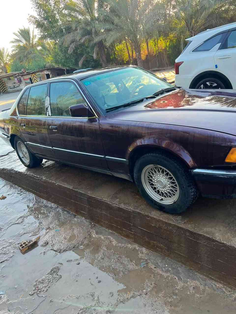 السلام عليكم بي ام حجم 735 موديل 1991 اللون جوزي محرك وكير جديد منظومه تبريد شادها جديده نقص بس غاز كشنات كهربائيّة جلد وراد ياباني مصبوغه عام للجماليه رقم انكليزي بغداد مراوس ب500  مكاني بابل الحمزه الغربي هذا رقمي ***********
