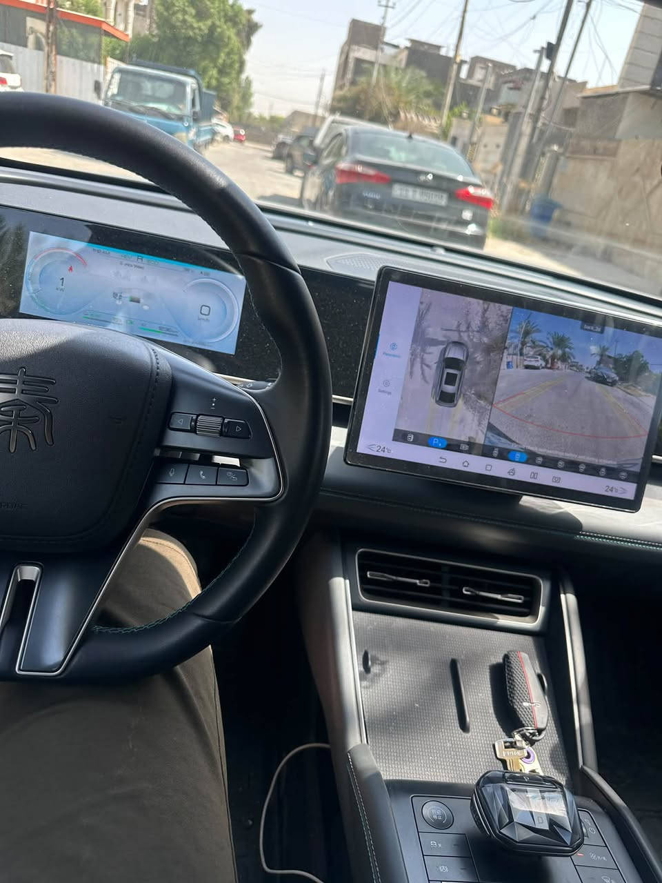 السلام عليكم
BYD QIN L 2025 
كن ال موديل ٢٥ للبيع 
ماشيه ٢٤ الف كيلو ، ١٣ على المكينه فقط
السياره فول مواصفات 
بطاريه ١٢٠ كيلو 
بانوراما ، خمس كامرات 
داخل جلد 
وهوايه مواصفات غيرها
بيها باب عكس السائق بارد بسيط جداً 
والجاملغ الخلفي طخه بسيطه موضحه بالصور 
محدثه اخر تحديث 
مكانها بغداد 
***********
