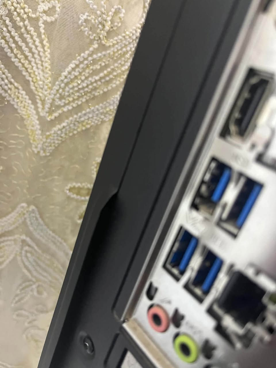 السلام عليكم
PC للبيع 

مواصفات 

Rx7600oc

R5600

m.2 1t

b450 vdh

bus500w

Ram16 3200h

سعر 950 وبي مجال قليل / المكان الكوت / الاستفسار على الرقم واتساب او اتصال ***********

نص مكتوب في الصور:
- PUBG BATTLEGROUNDS PLAY PASS CAREER CUSTOMIZE HIDEOUT WORKSHOP STORE NORMAL RANKED ARCADE PLAYGROUNDS TRAINING CUSTOM 6 SUMMER GETAWAY LV. 3120/10000 DAILY 3/3 WEEKLY 3/8 sboke0202 82,683 PLUS 0 SAME LANGUAGE TEAM TPP FPP < QUICK JOIN > WIN STREAK SHOWDOWN 00:13 STARTED MATCHMAKING ESTIMATED TIME 00:49 CANCEL : Open Lobby Action Radial : Hide Lobby UI Press ENTER or click to open chat. CLAN