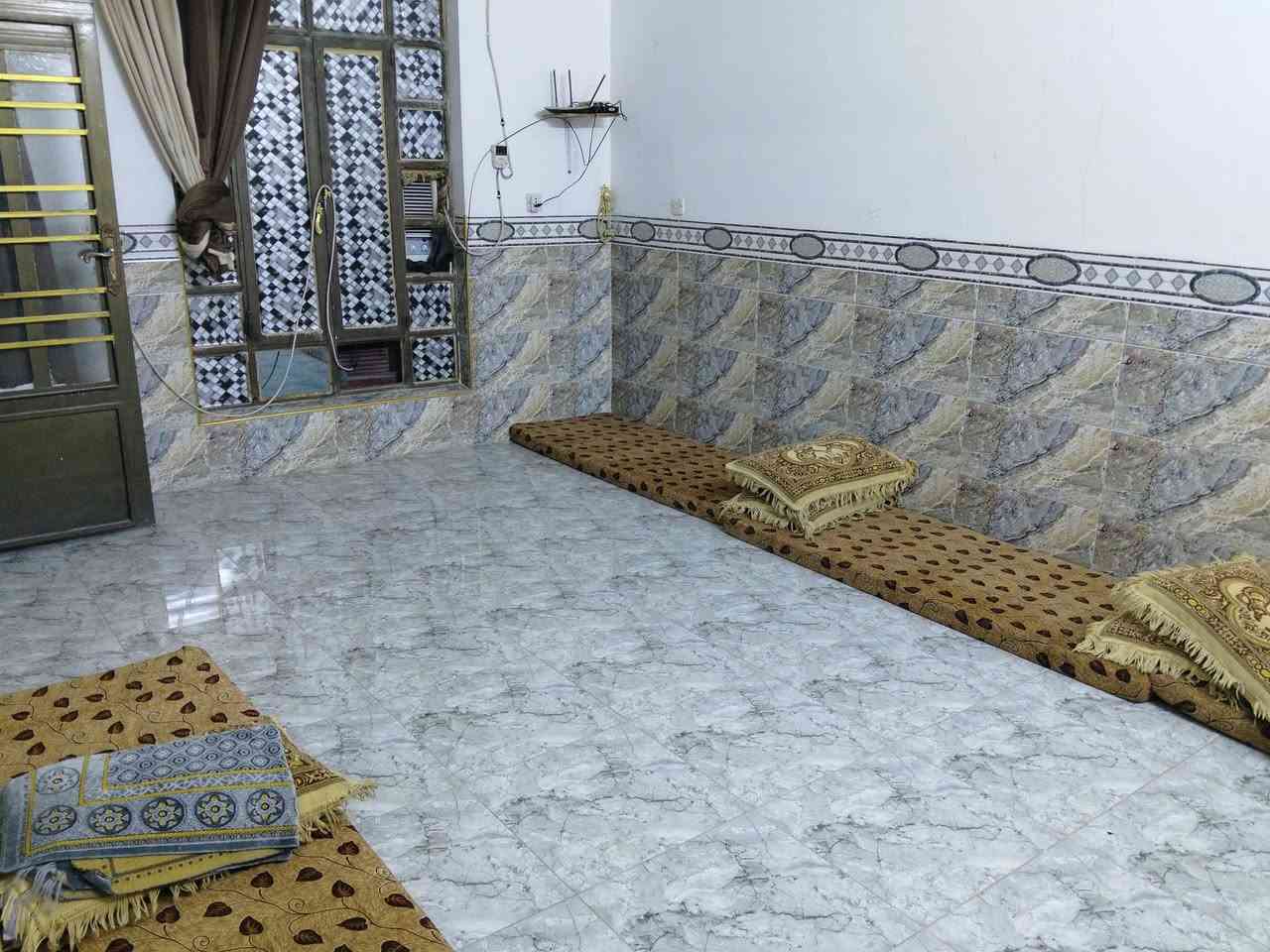 للبيع اقساط ع المصرف العقاري 
مشتمل ركن  بالشهداء طابو صرف 
شارع 20 قرب شارع 40 
المساحه 150 واجهه 12.5 والنزال 12.5 
المشتمل من الداخل فول يحتوي ع حديقة وكراج سياره و صحيات عدد 2 و مطبخ حار وبارد  واجازه بناء 2026
يباع مع اثاث المطبخ 
عليك فقط كفيل ومقدمة 25 فقط 
***********
