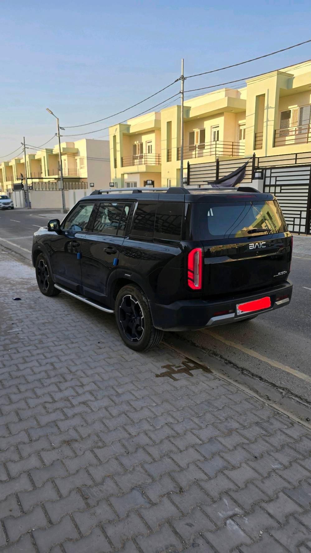 السلام عليكم.....
للبيع سيارة BAIC BJ30E 2026 
●لون أسود 
●السيارة مغلفة PPF 
●السيارة مدوشمة
●ماشية قليل ( اقل من 12 الف )
●مكفولة من اي ضرر
●رقم بغداد انجليزي 
●ضمان محرك وبطارية (ضمان الشركة)
مكان : نجف
🟫 المواصفات:

✅ محرك هجين ذكي
🔹 1.5 لتر تيربو + محرك كهربائي
🔹 قوة إجمالية تصل إلى 400 حصان
🔹 عزم دوران قوي يقارب 680 نيوتن.متر
🔹 ناقل حركة متطور 
🔹 دفع رباعي

⛽⚡ أداء قوي مع توفير عالي بالوقود
✔️ استهلاك اقتصادي
✔️ سلاسة في القيادة داخل المدينة وعلى الطرق السريعة
✔️ مناسب للاستخدام اليومي والرحلات
👨‍👩‍👧‍👦 5 ركاب براحة عالية

🖥️ تقنية ورفاهية
✨ شاشة وسطية كبيرة
✨ عدادات رقمية
✨ دخول وتشغيل بدون مفتاح
✨ مقاعد جلد
✨ فتحة سقف بانوراما 

🛡️ أنظمة أمان متقدمة
🔒 8 وسائد هوائية
🔒 ABS – ESP
🔒 أنظمة مساعدة قيادة ذكية
🔒 كاميرا 360° وحساسات ركن

السعر 33 وبي مجال بسيط للشراي 

للاستفسار : 
***********
او
***********