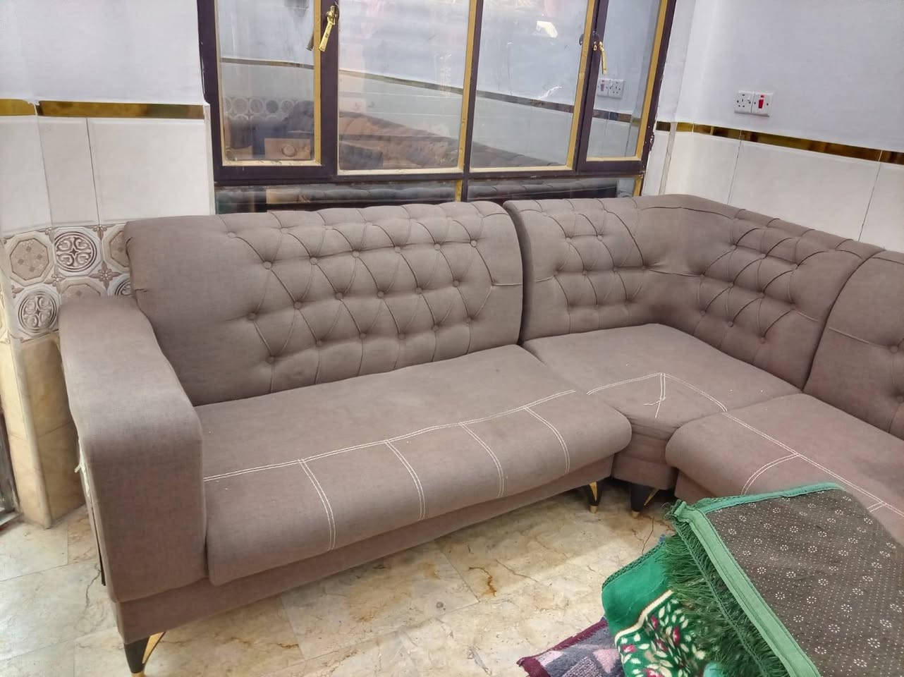 ديوان توصا نظيف جدا جبير سعره ٤٠٠ بيه مجال كدامكم صور مكان بغداد شراي اتصل ***********
