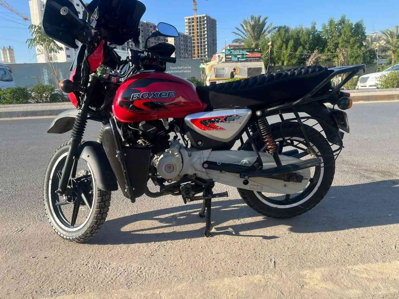 السلام عليكم دراجه بوكسر مديل 22 دراجه حلوه ناعمه مروقم رقم بغداد سعر 1900مليون 900. رقم تلفون *********** مكانه بغداد حي الجهاد
