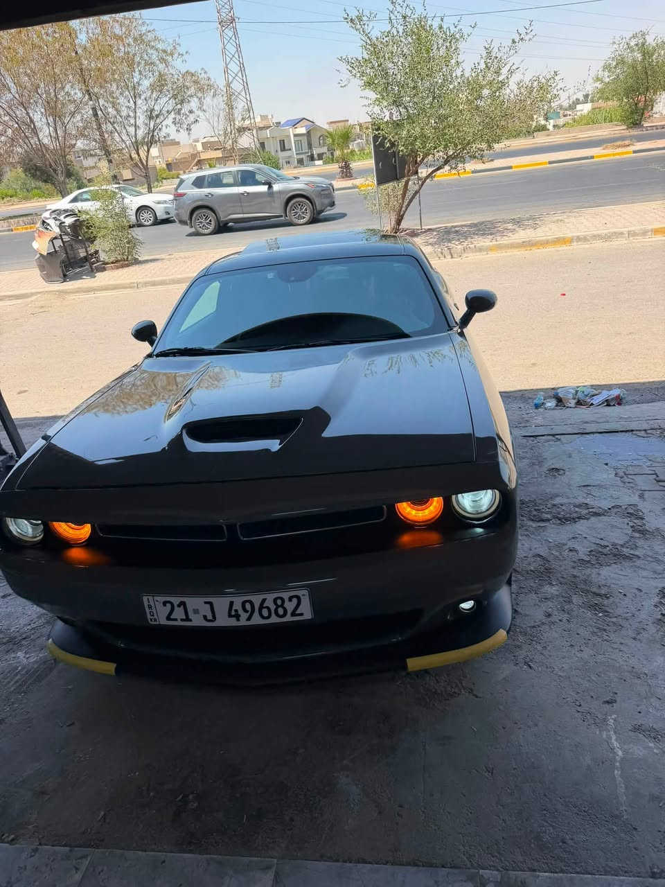 � للبيع دودج تشالنجر GT Plus فول مواصفات 

 🚨

📍 الموقع: كركوك
🎨 اللون: سمنتي (Grey)
🚗 الممشى: 33 ألف
🛠 الحادث: قطعتين صبغ فقط بدون دواخل

المواصفات:
✅ GT Plus فل كامل
✅ فتحة سقف (Sunroof)
✅ Super Track Pak
✅ رادار أمامي
✅ مثبت سرعة ذكي (Adaptive Cruise Control)
✅ نظام التحذير من الاصطدام مع الفرملة التلقائية
✅ المحافظة على المسار (Lane Assist)
✅ مراقبة النقطة العمياء (Blind Spot)
✅ حساسات أمامية وخلفية
✅ كاميرا خلفية
✅ تشغيل بصمة + ريموت ستارت
✅ شاشة Uconnect 8.4 إنش
✅ Apple CarPlay & Android Auto
✅ نظام صوت Alpine
✅ مقاعد كنتارا 
✅ تبريد وتدفئة للمقاعد الأمامية
✅ تدفئة المقود
✅ إضاءة داخلية محيطية
✅ جنوط 20 إنش أسود
✅ مرايا كهربائية مع تدفئة
✅ مكيف أوتوماتيك ثنائي التحكم
✅ بدلات تبديل سرعات على المقود (Paddle Shifters)
✅ محرك 3.6L V6 بقوة 303 حصان مع قير أوتوماتيك 8 سرعات

💯 السيارة نظيفة جداً، جاهزة للفحص، والفاحص هو الحكم.

📍 الموقع: كركوك 
للستفسار ***********
سعر 228بيها مجال
